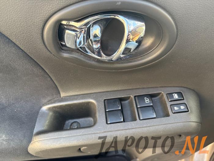 Nissan Cube 1.6 16V Samochód złomowany (2010, Szary)