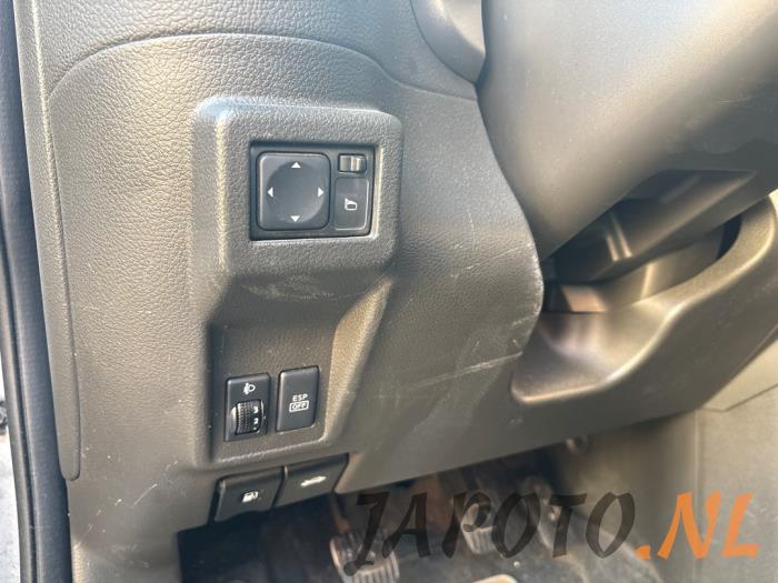 Nissan Cube 1.6 16V Samochód złomowany (2010, Szary)