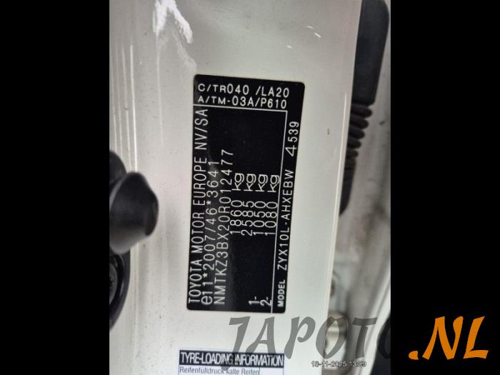 Toyota C-HR 1.8 16V Hybrid Samochód złomowany (2016, Bialy)