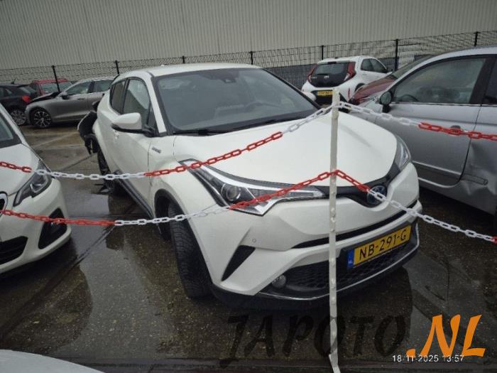 Toyota C-HR 1.8 16V Hybrid Samochód złomowany (2016, Bialy)
