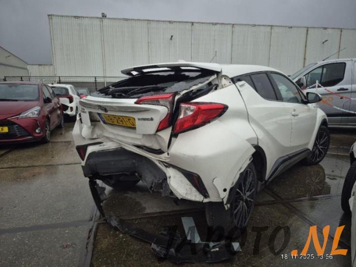 Toyota C-HR 1.8 16V Hybrid Samochód złomowany (2016, Bialy)