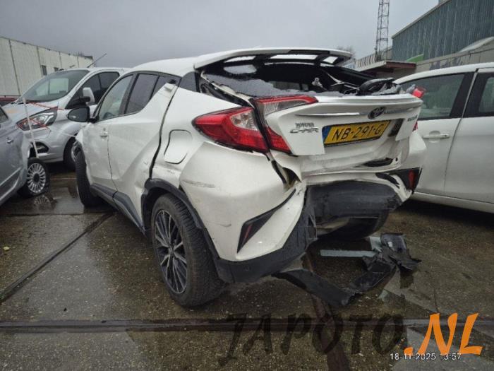 Toyota C-HR 1.8 16V Hybrid Samochód złomowany (2016, Bialy)