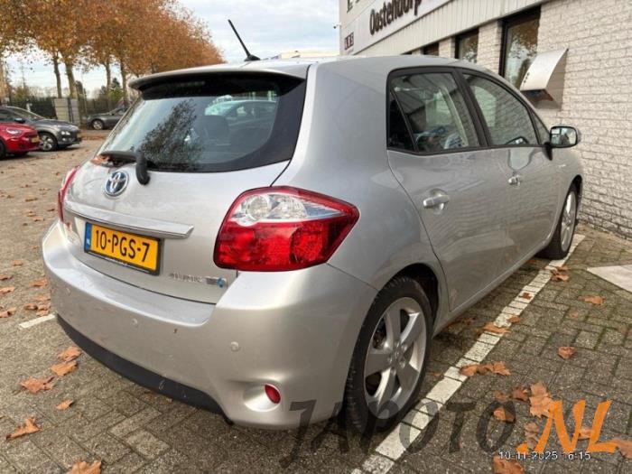 Toyota Auris 1.8 16V HSD Full Hybrid Samochód złomowany (2011, Szary)