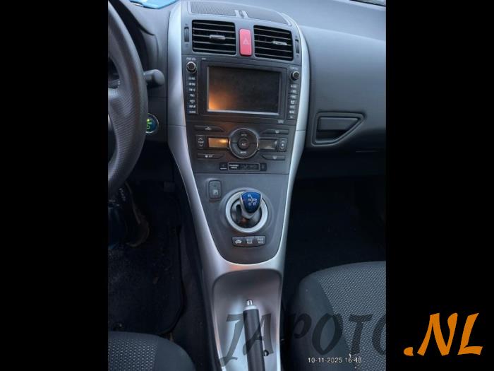 Toyota Auris 1.8 16V HSD Full Hybrid Samochód złomowany (2011, Szary)