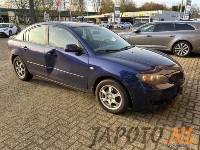 Mazda 3 1.6i 16V Skrotfordon (2004, BLAUW)
