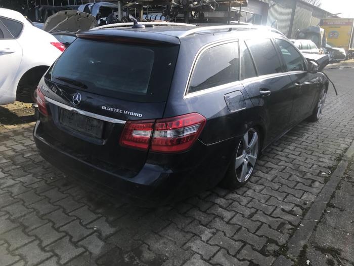 Mercedes E Estate E-300 Hybrid,BlueTec Hybrid V6 24V Samochód złomowany (2012, Niebieski)