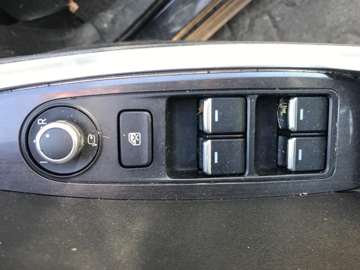 Mazda CX-5 I 2.2 Skyactiv D 16V High Power 4WD Sloopvoertuig (2015, Zwart)