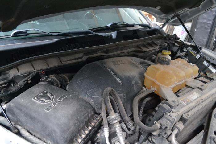 Dodge 1500 Crew Cab 3.0 V6 Diesel 4x4 Samochód złomowany (2016, Srebrnoszary)