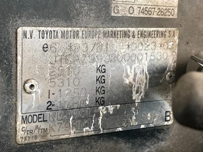 Toyota Land Cruiser 90 3.0 D-4D 90 16V Samochód złomowany (2001)