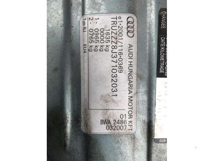 Audi TT Roadster 2.0 TFSI 16V Samochód złomowany (2008, Szary)