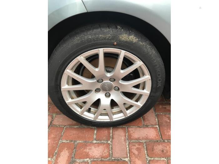 Audi TT Roadster 2.0 TFSI 16V Samochód złomowany (2008, Szary)