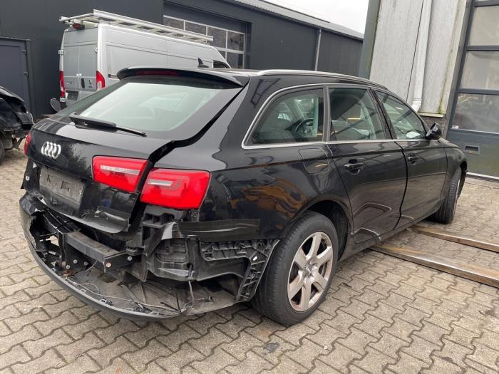 Audi A6 Avant 2.0 TDI 16V Skrotfordon (2013, ZWART)
