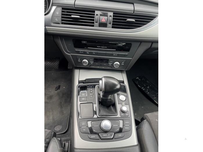 Audi A6 Avant 2.0 TDI 16V Skrotfordon (2013, ZWART)