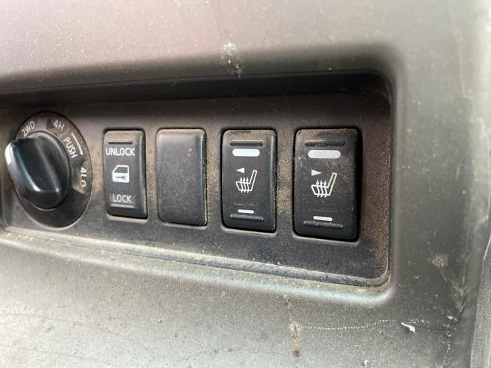 Nissan Navara 2.5 dCi 16V 4x4 Sloopvoertuig (2008)