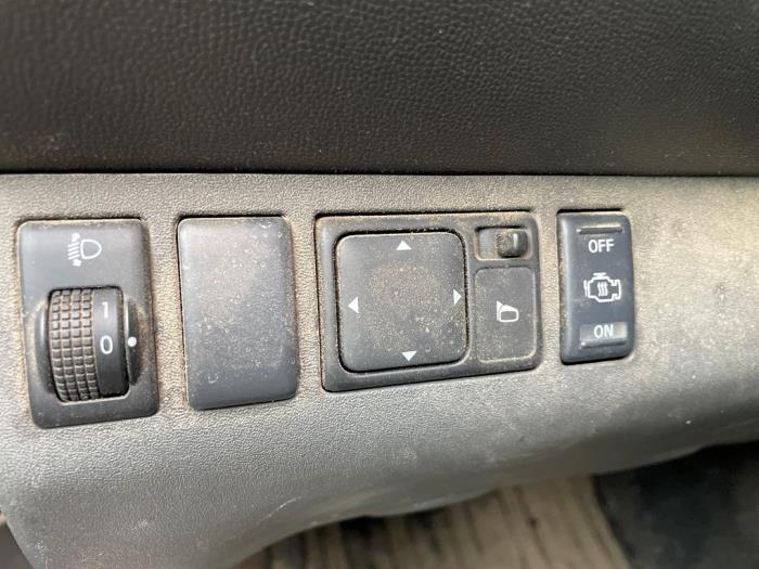 Nissan Navara 2.5 dCi 16V 4x4 Sloopvoertuig (2008)