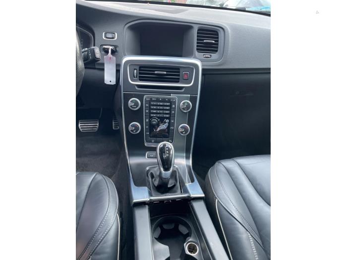 Volvo V60 I 2.4 D6 20V AWD Twin Engine Plug-in Hybrid Sloopvoertuig (2015, Grijs)