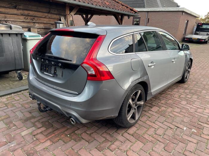 Volvo V60 I 2.4 D6 20V AWD Twin Engine Plug-in Hybrid Sloopvoertuig (2015, Grijs)
