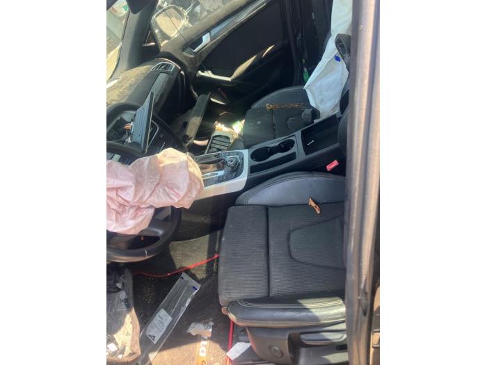 Audi A4 2.0 TFSI 16V Quattro Skrotfordon (2010, ROOD ZWART)