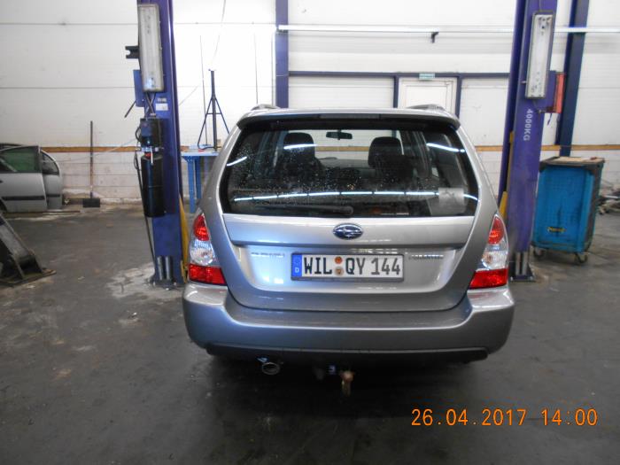 Subaru Forester 2.0 16V X Skrotfordon (2006, GRIJS)