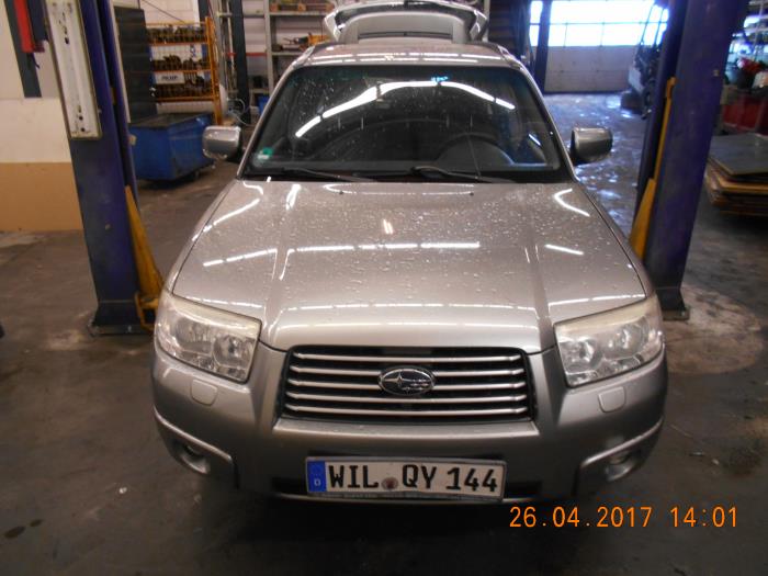 Subaru Forester 2.0 16V X Skrotfordon (2006, GRIJS)