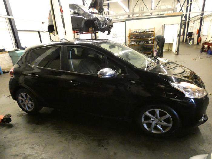 Peugeot 208 I 1.2 Vti 12V PureTech 82 Sloopvoertuig (2014, Zwart)