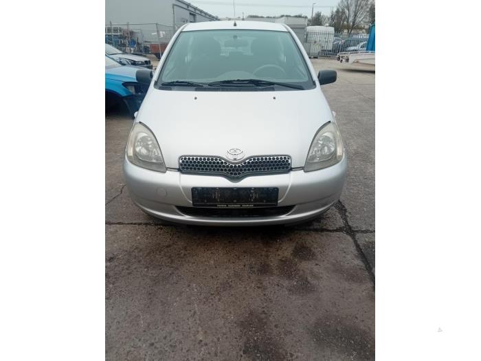 Toyota Yaris 1.3 16V VVT-i Skrotfordon (2001, GRIJS)