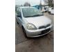 Toyota Yaris 1.3 16V VVT-i Skrotfordon (2001, GRIJS)
