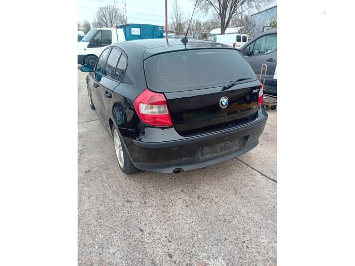 BMW 1 serie 116i 1.6 16V Skrotfordon (2005, ZWART)