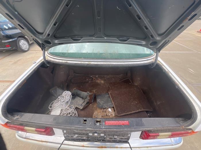 Mercedes S 420 SE,SEL Salvage vehicle (1985, White)