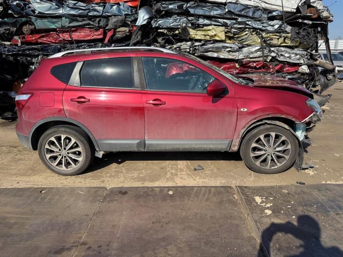 Nissan Qashqai 1.6 16V Salvage vehicle (2010, Red)