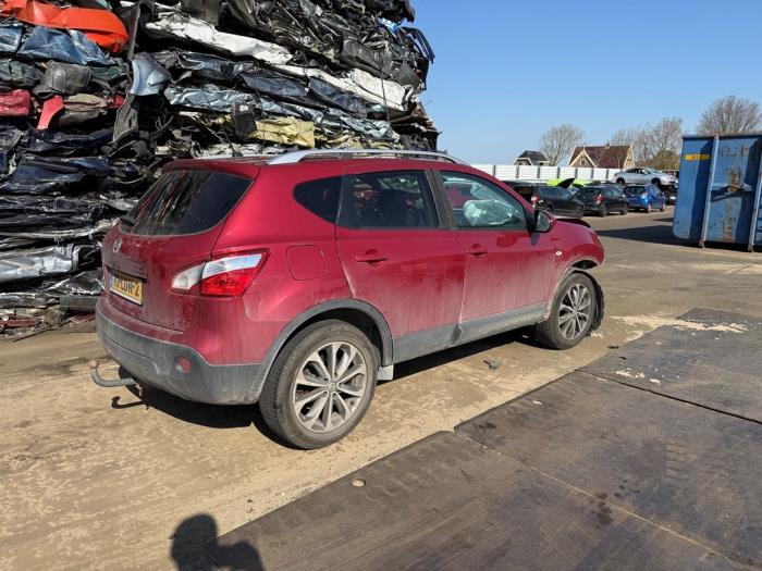 Nissan Qashqai 1.6 16V Salvage vehicle (2010, Red)