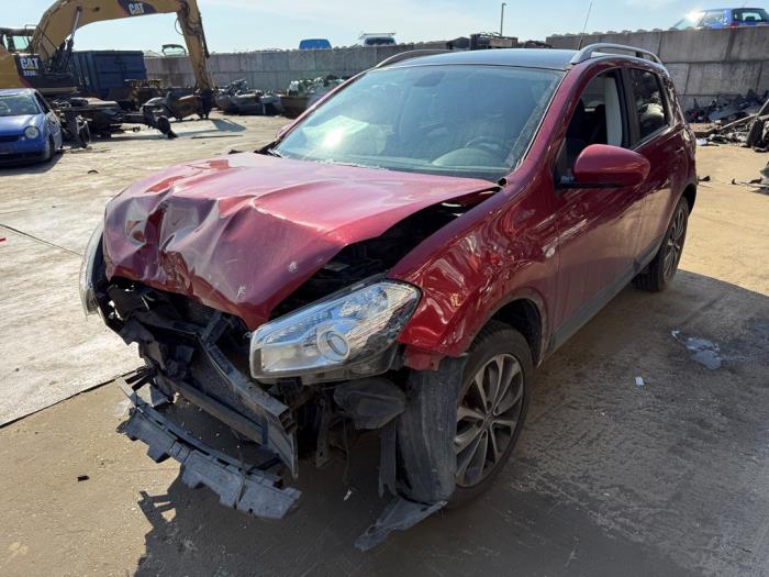 Nissan Qashqai 1.6 16V Salvage vehicle (2010, Red)