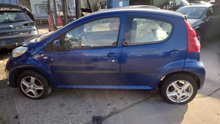 Peugeot 107 1.0 12V Samochód złomowany (2006, Niebieski)