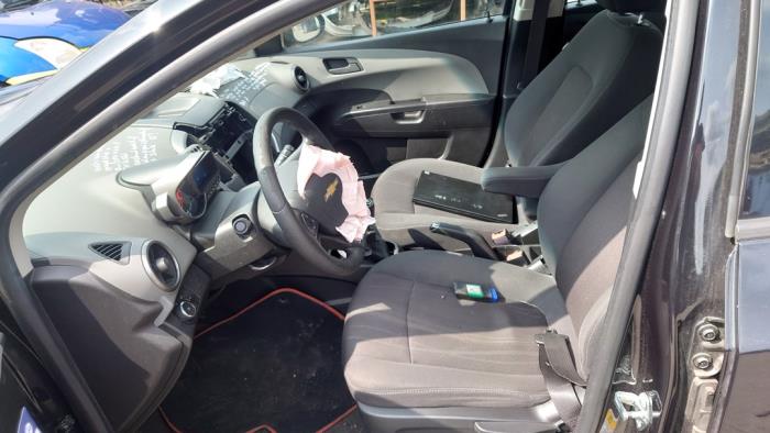 Chevrolet Aveo 1.3 D 16V Skrotfordon (2012, ZWART)