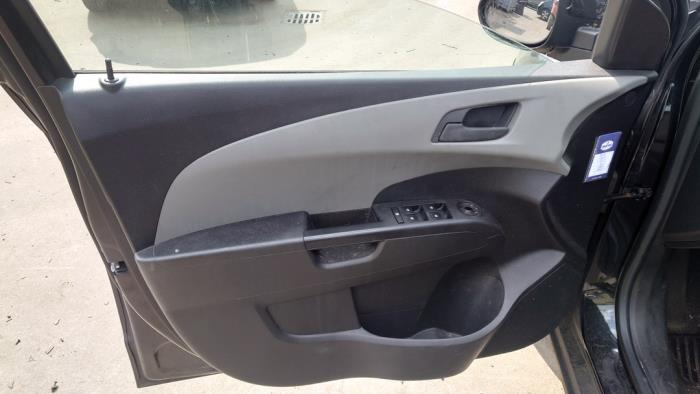 Chevrolet Aveo 1.3 D 16V Skrotfordon (2012, ZWART)