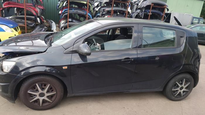 Chevrolet Aveo 1.3 D 16V Skrotfordon (2012, ZWART)