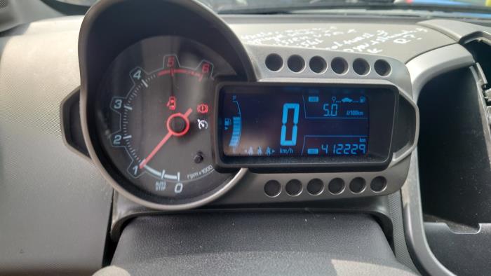 Chevrolet Aveo 1.3 D 16V Skrotfordon (2012, ZWART)