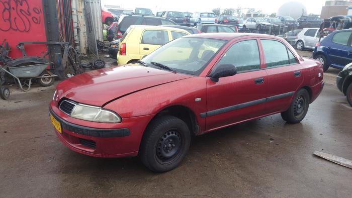 Mitsubishi Carisma 1.6i 16V Samochód złomowany (2000, Czerwony)