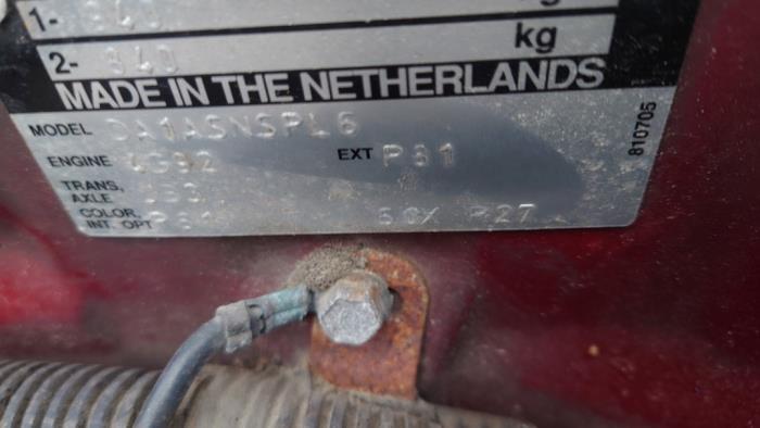 Mitsubishi Carisma 1.6i 16V Samochód złomowany (2000, Czerwony)