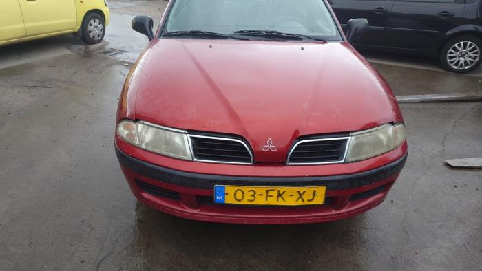 Mitsubishi Carisma 1.6i 16V Samochód złomowany (2000, Czerwony)