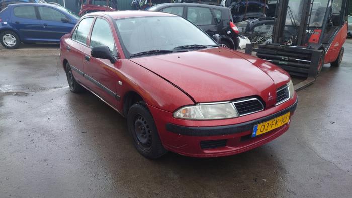 Mitsubishi Carisma 1.6i 16V Samochód złomowany (2000, Czerwony)