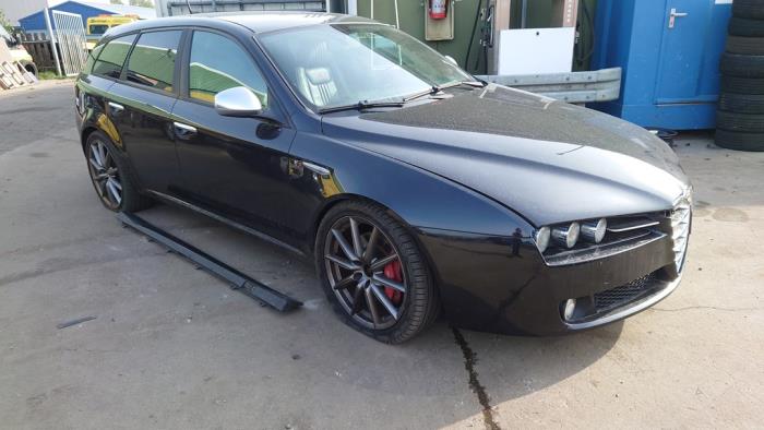 Alfa Romeo 159 Sportwagon 1.9 JTDm 16V Skrotfordon (2008, ZWART)