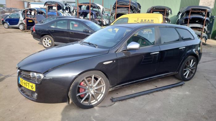 Alfa Romeo 159 Sportwagon 1.9 JTDm 16V Skrotfordon (2008, ZWART)