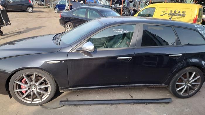 Alfa Romeo 159 Sportwagon 1.9 JTDm 16V Skrotfordon (2008, ZWART)