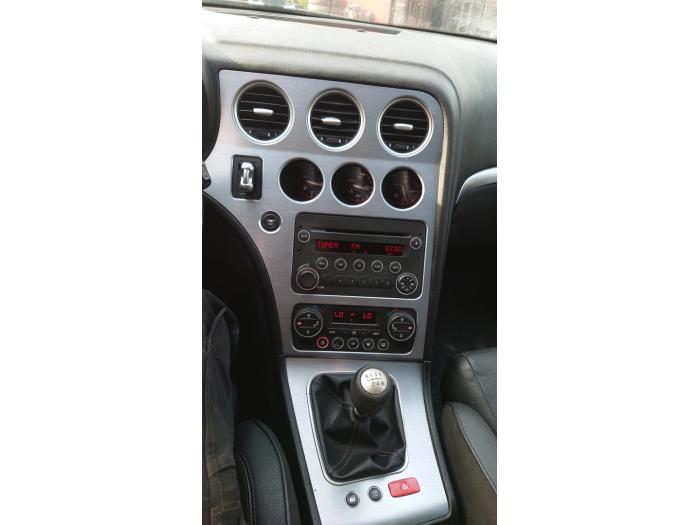 Alfa Romeo 159 Sportwagon 1.9 JTDm 16V Skrotfordon (2008, ZWART)