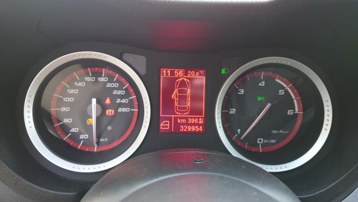 Alfa Romeo 159 Sportwagon 1.9 JTDm 16V Skrotfordon (2008, ZWART)