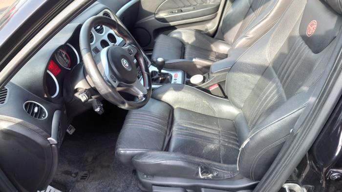 Alfa Romeo 159 Sportwagon 1.9 JTDm 16V Skrotfordon (2008, ZWART)