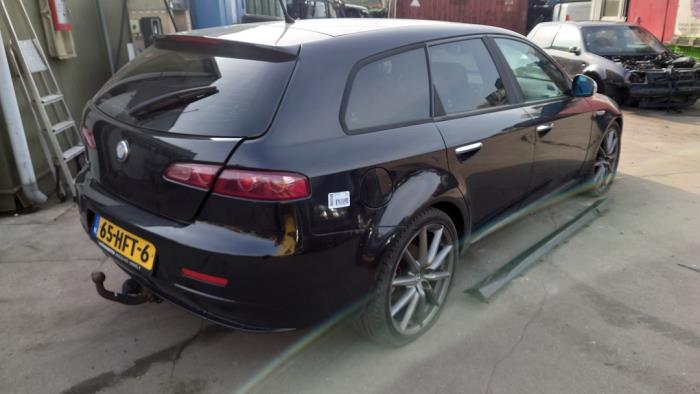 Alfa Romeo 159 Sportwagon 1.9 JTDm 16V Skrotfordon (2008, ZWART)