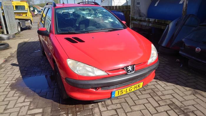 Peugeot 206 SW 1.4 Skrotfordon (2003, ROOD)