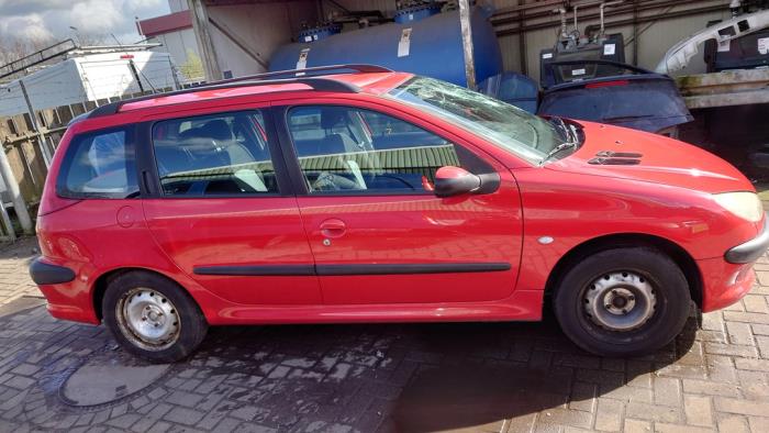 Peugeot 206 SW 1.4 Skrotfordon (2003, ROOD)